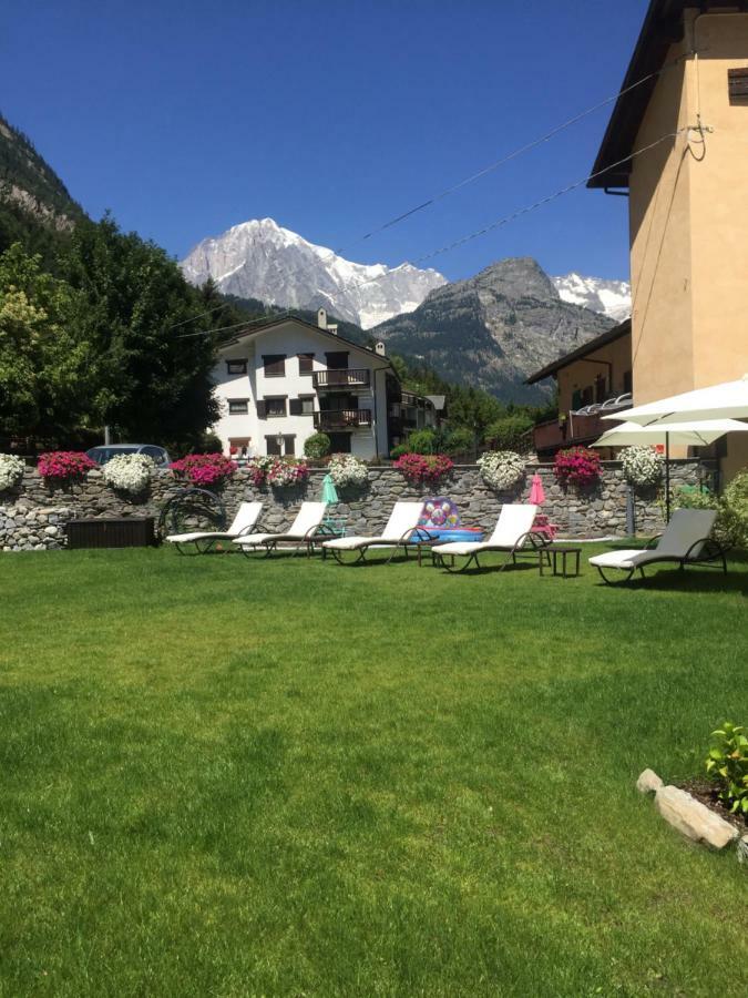 La Boule De Neige Bed & Breakfast Pre-Saint-Didier Bagian luar foto